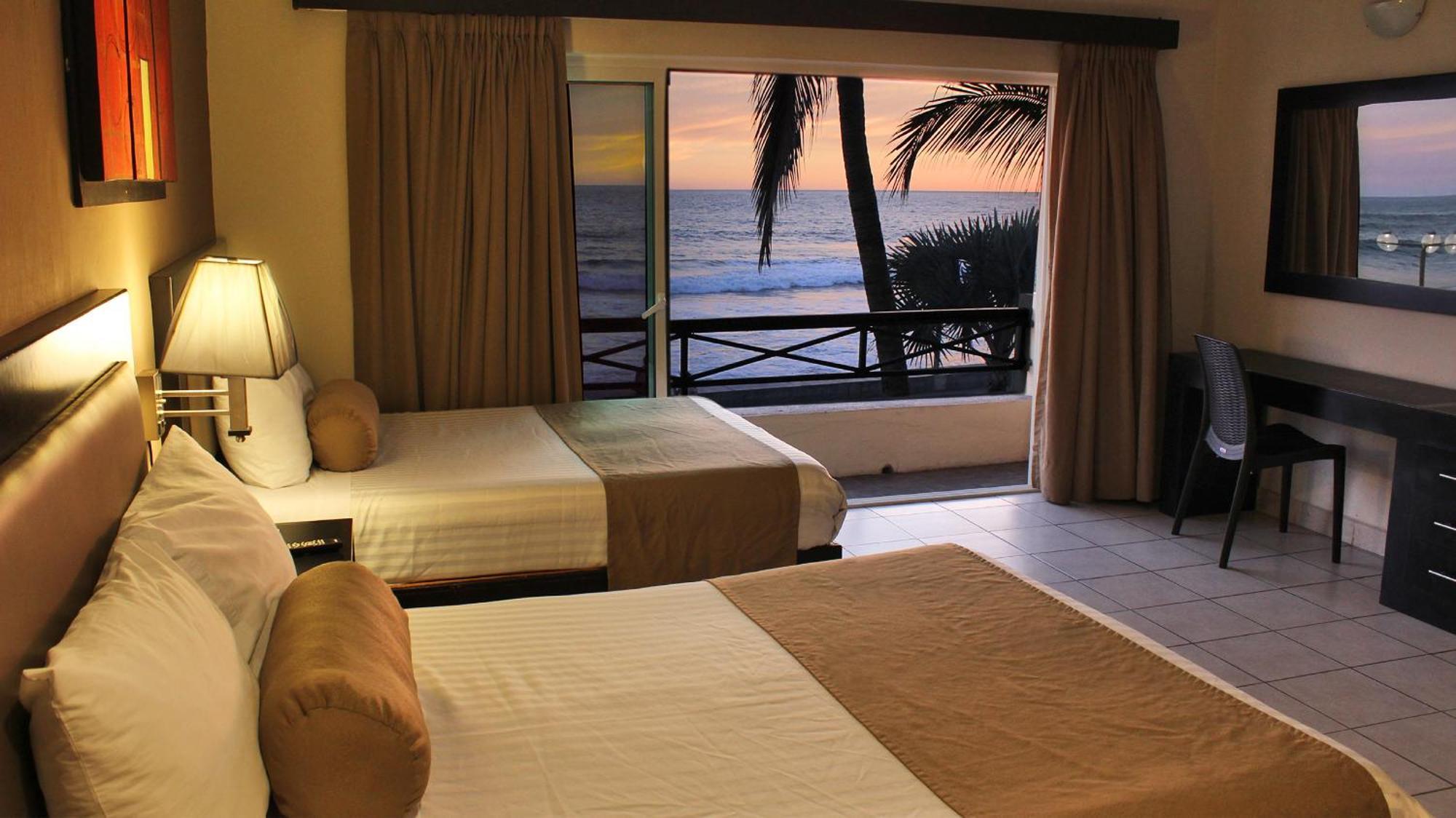 Hotel La Siesta Malecon Mazatlan Exterior photo