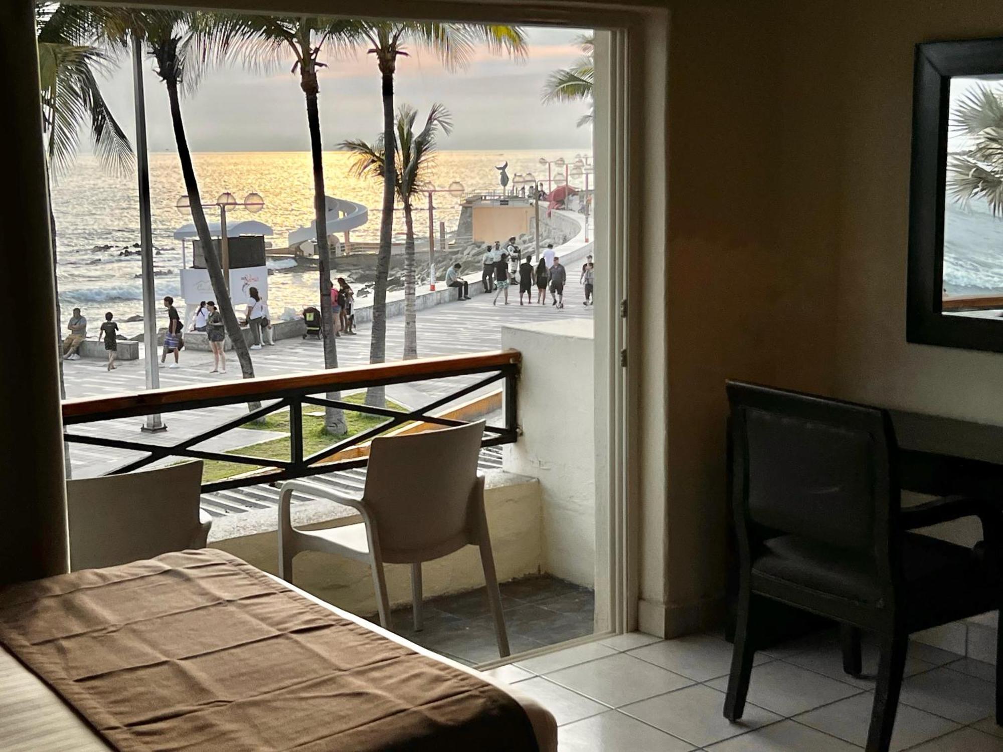 Hotel La Siesta Malecon Mazatlan Room photo